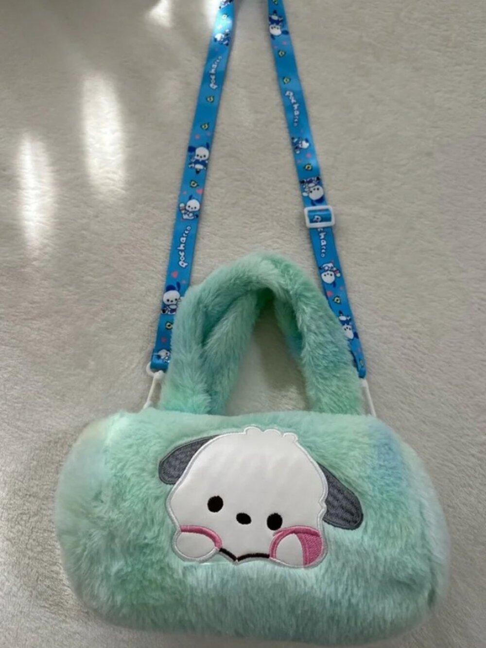 Sanrio Fuzzy Plush Pochacco Shoulder Bag/Crossbody Purse & Furry Bag Charm NWOT - Picture 3 of 6